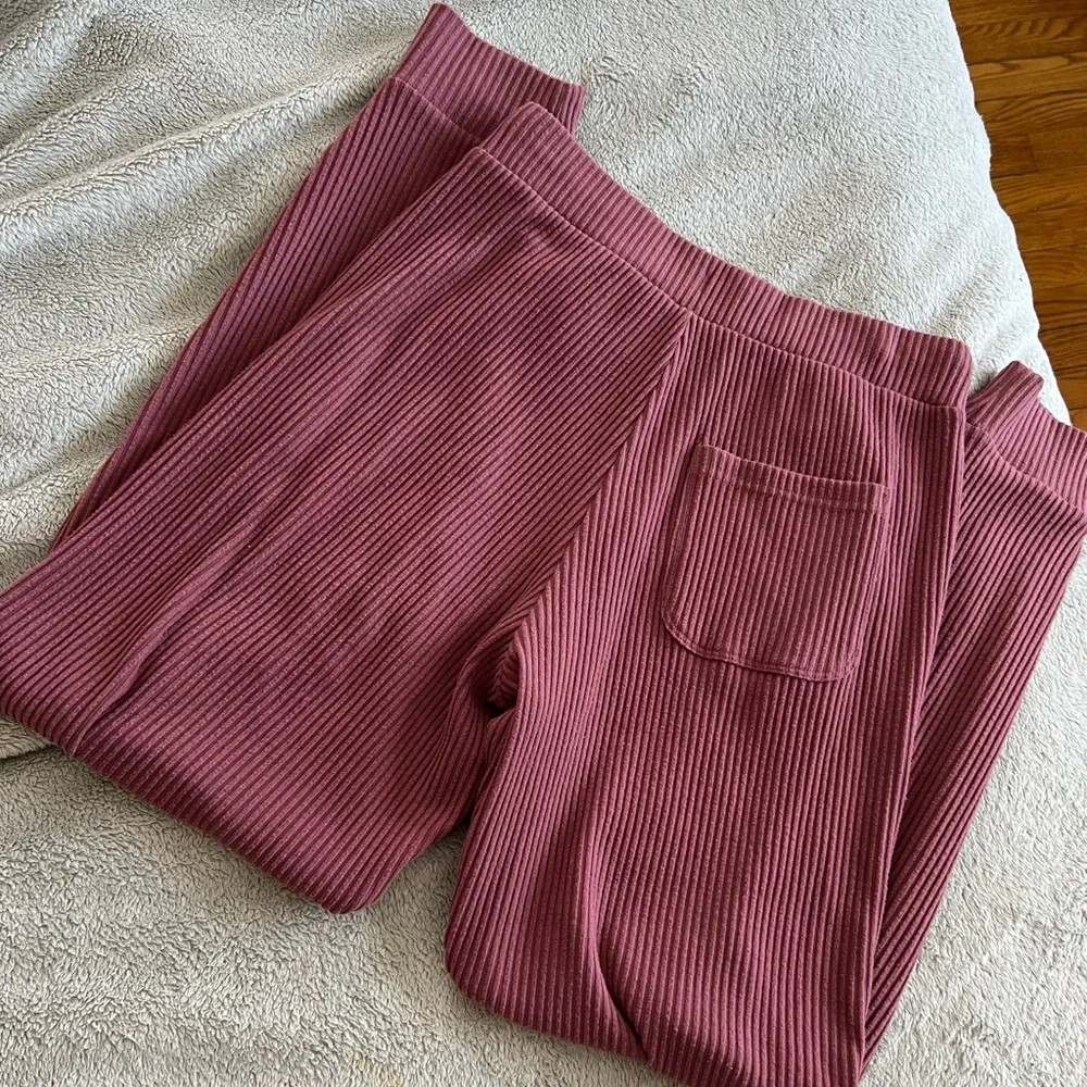 Alo Yoga Muse Sweatpants Burgundy Truffle Small - Picture 2 of 6